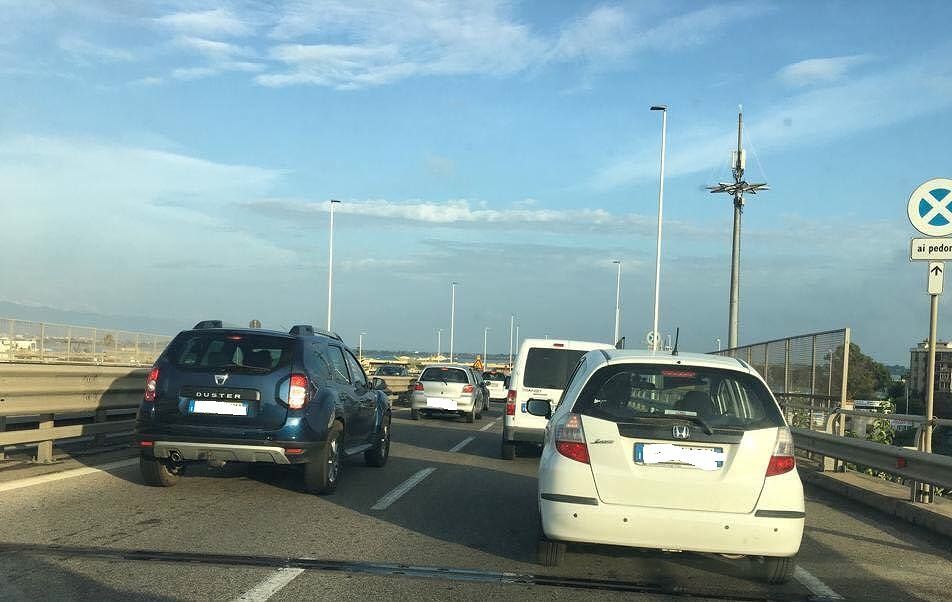 Cagliari, si viaggia in prima sull’Asse Mediano: code chilometriche per il restringimento della strada