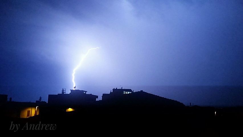 Tempesta di fulmini di un’ora su Cagliari e hinterland: la città finisce allagata