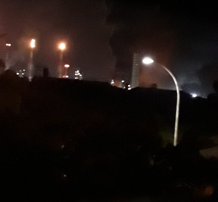 Sarroch, fulmine colpisce la Saras: incendio con migliaia di euro di danni (VIDEO)