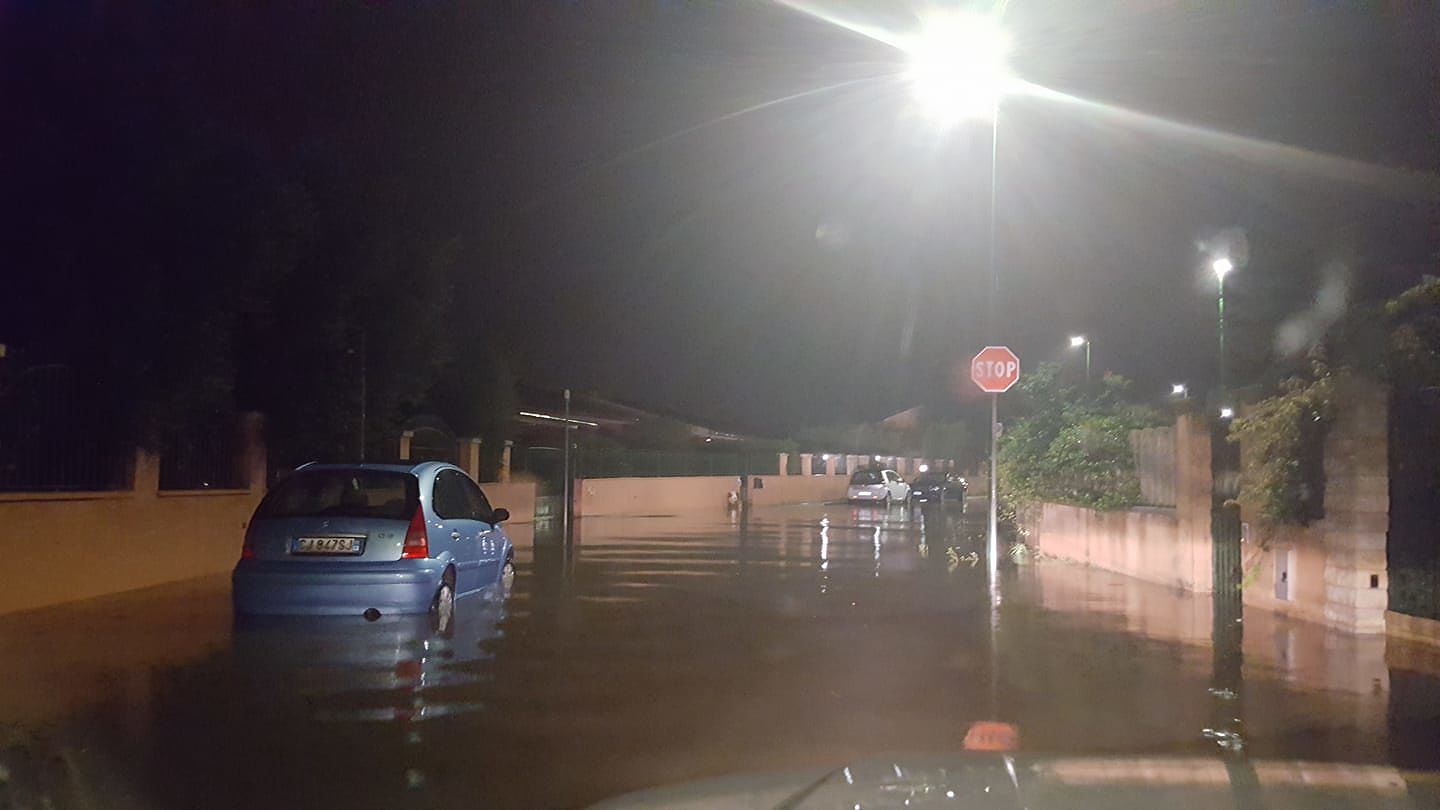 Capoterra e Sarroch, una notte da incubo sulla costa tra l’incendio alla Saras e la paura di una nuova alluvione