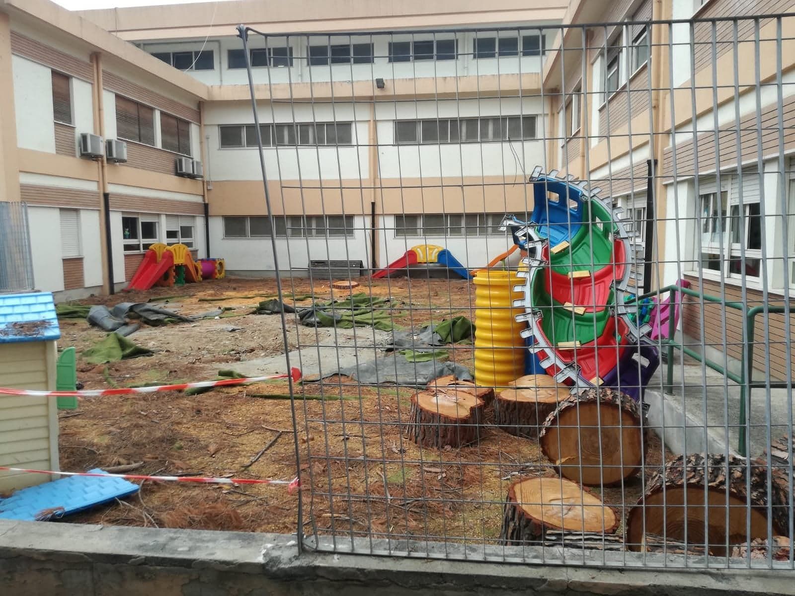 Cagliari, scuola di via Meilogu: “Bimbi senza area giochi”