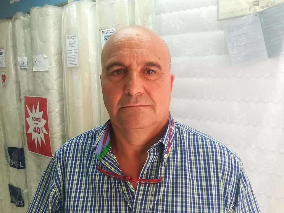 Cagliari, il materasso diventa un lusso: “Molte volte lo regalo ai clienti in difficoltà”