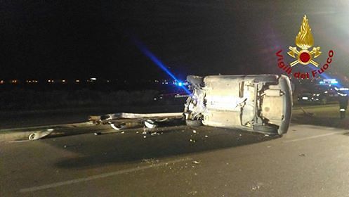 Quartu, perde il controllo dell’auto che si ribalta nel viale Poetto: un ferito