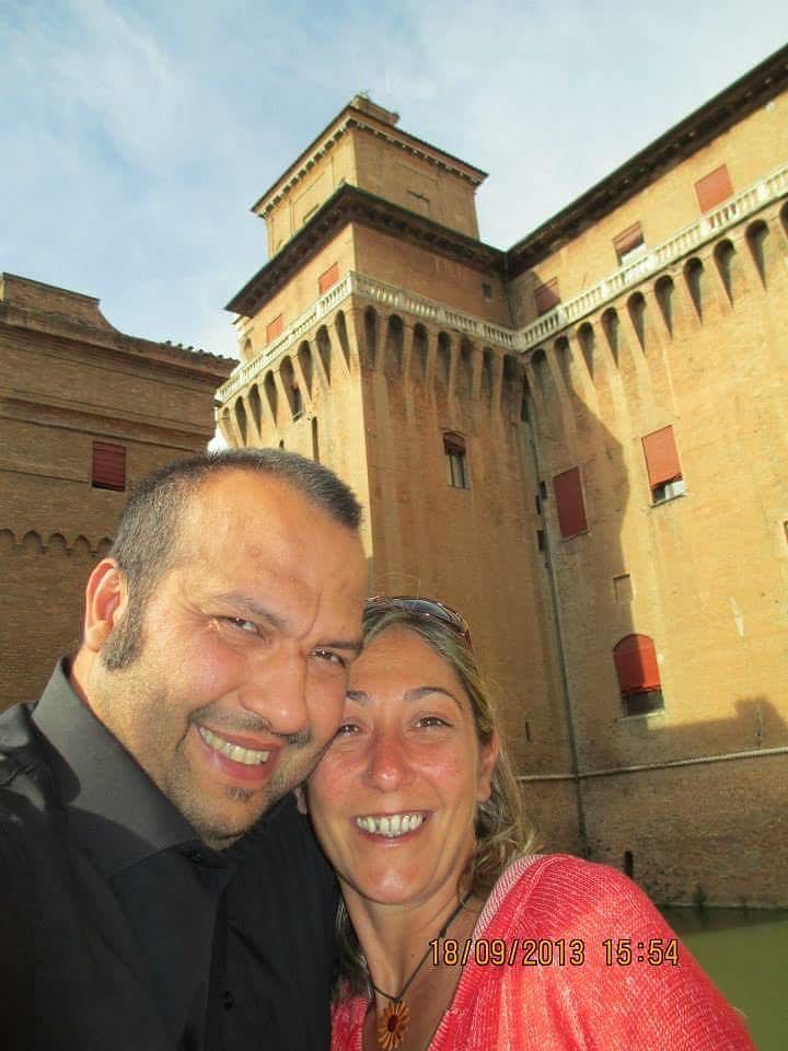 Luigi e Maria, uno spettacolare flash mob notturno al Poetto per dichiarare amore eterno alla sposa (VIDEO)