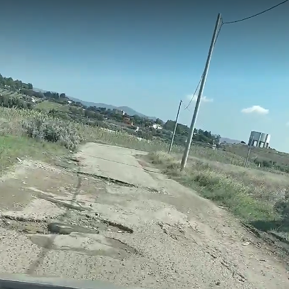 Strade trincea a Flumini: “Buche che sembrano voragini, allarme inascoltato”