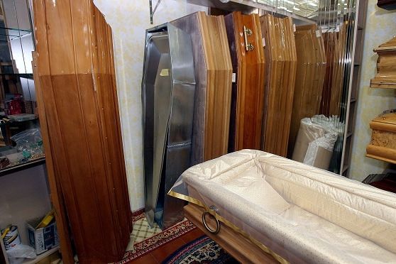 Regione, Fdi contro nuova legge su agenzie funebri: “Tomba sulla concorrenza”