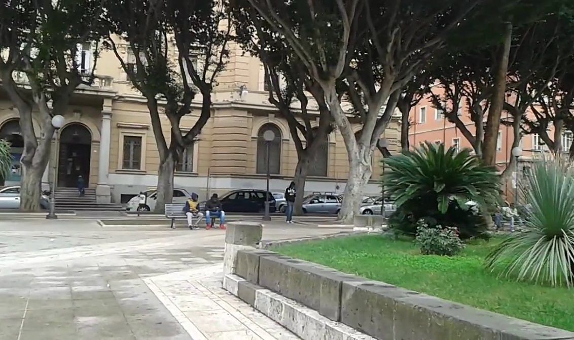 Cagliari, ecco i nuovi mercatini: fiori e frutta in piazza Carmine, libri usati in piazza Garibaldi