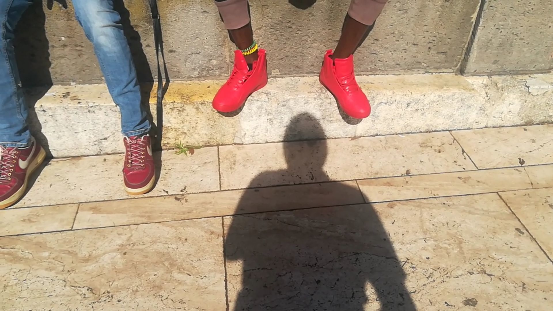 Cagliari, niente wi-fi in piazza del Carmine: “E ora noi stranieri come faremo?”