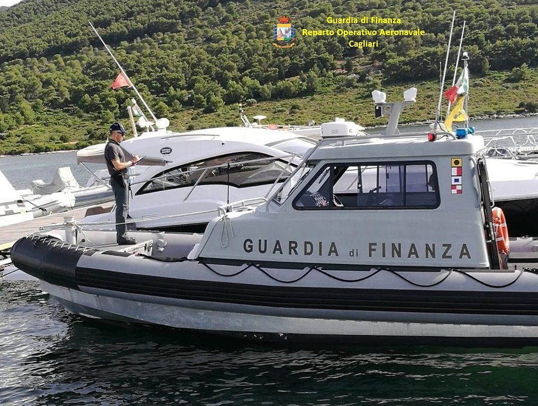 Alghero, imbarcazioni utilizzate come B&B: in 4 denunciati dalla Finanza