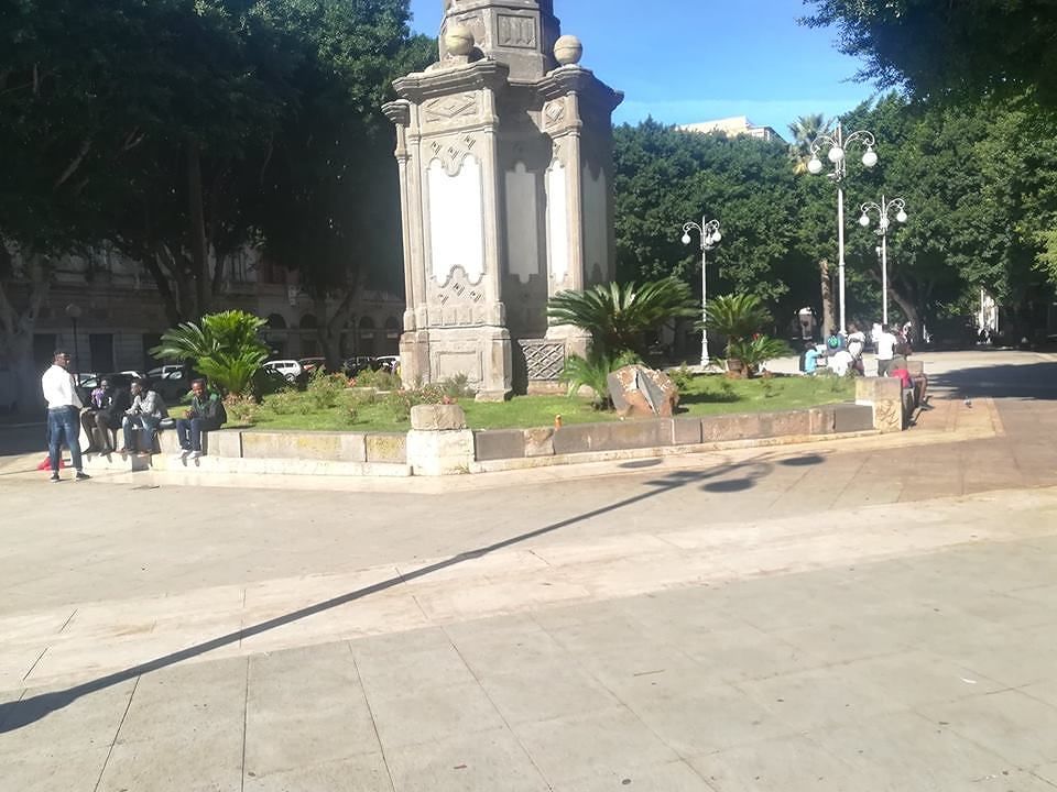 Mercatino dei fiori, movida, tavolini e addio wifi: rivoluzione in piazza del Carmine