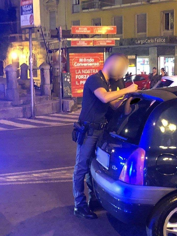 Cagliari, lite con pugni in piazza Yenne per un tamponamento: paura nel cuore della movida