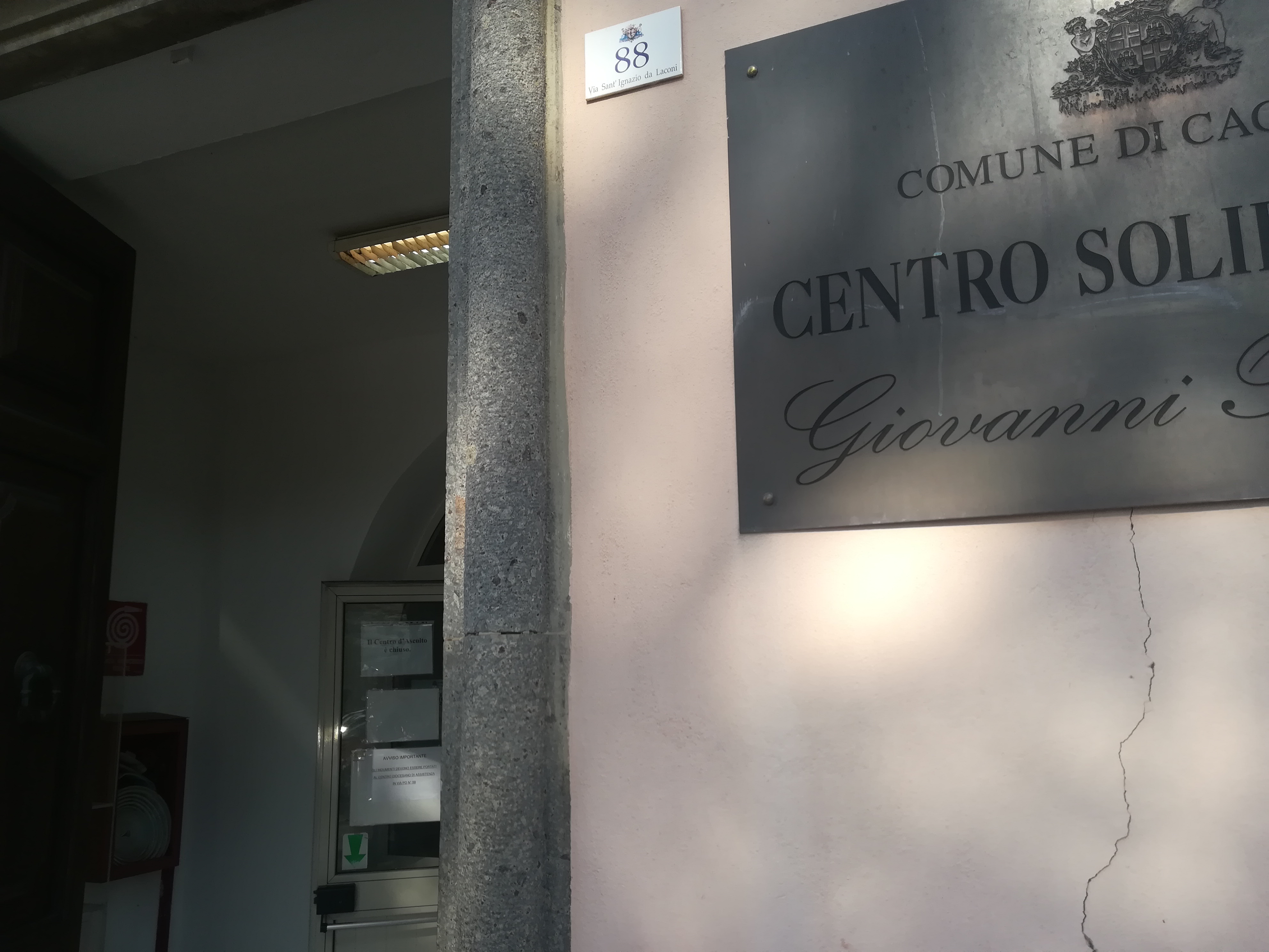 Cagliari, centro della Solidarietà “occupato” da alcuni poveri: “Da qui non ce ne andiamo”