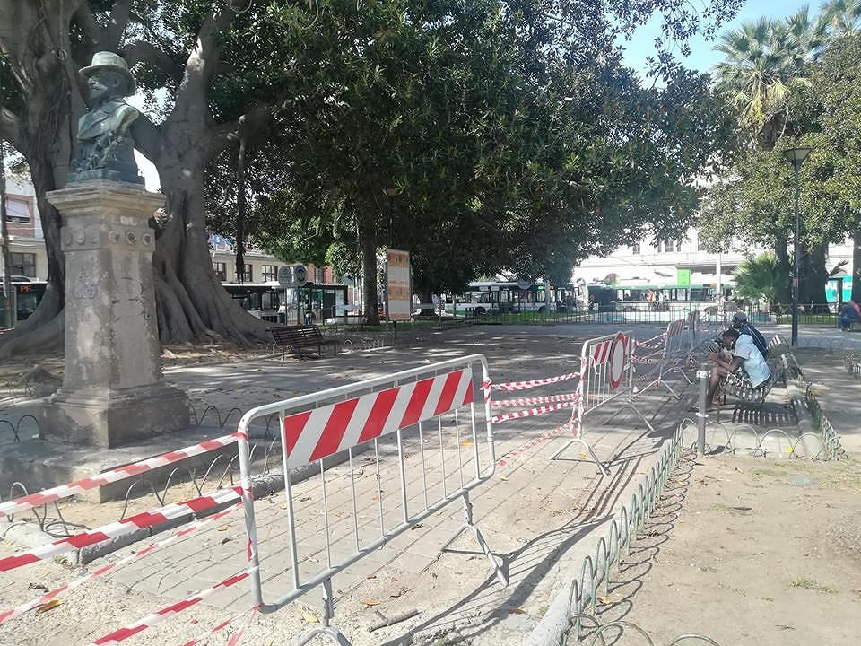 Cagliari, tutto come sempre in piazza Matteotti: c’è ancora il wi-fi (e anche il degrado)