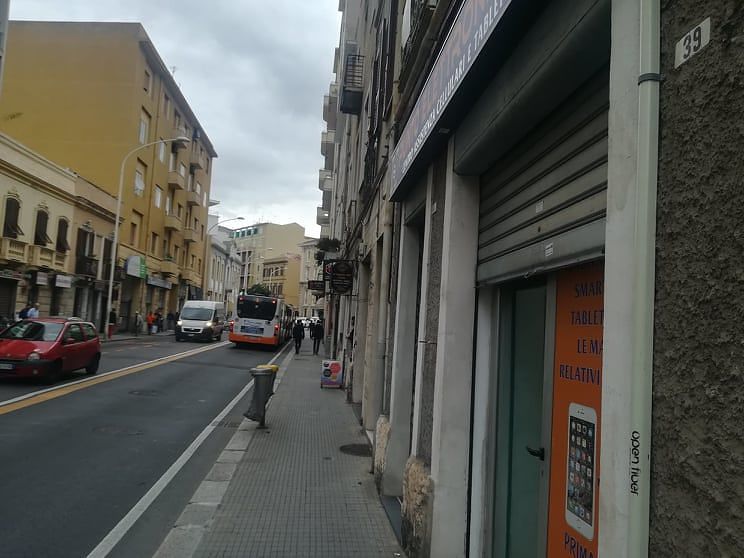 Cagliari, la nuova moschea spacca via XX Settembre: “Qui siamo famosi per i negozi”