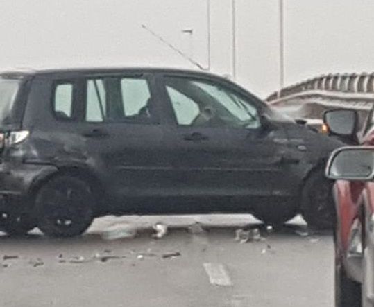 Cagliari, incidente sull’asse mediano. Polemica su code e lavori: “Perché non farli di notte?”