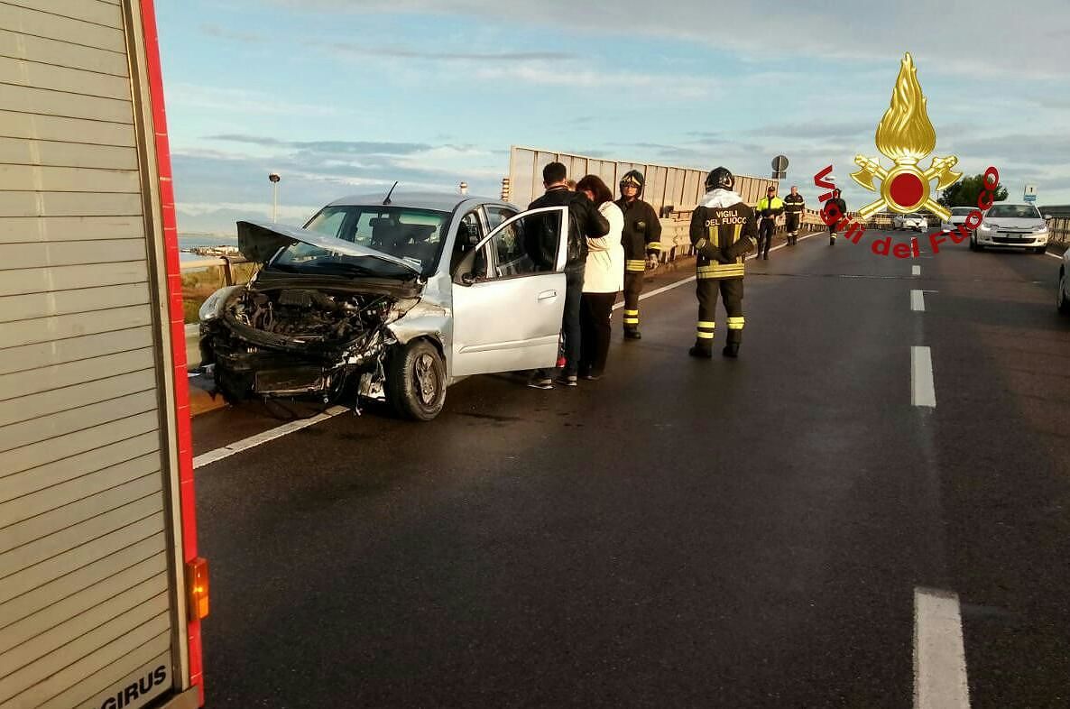 Incidente sulla SS130, ci sono due feriti