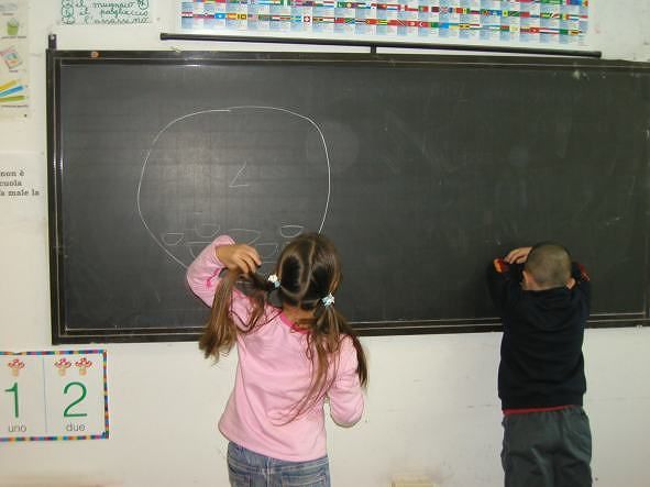 Quartu, beffa per i genitori degli alunni delle primarie: “Costretti a fare colletta per le lavagne”