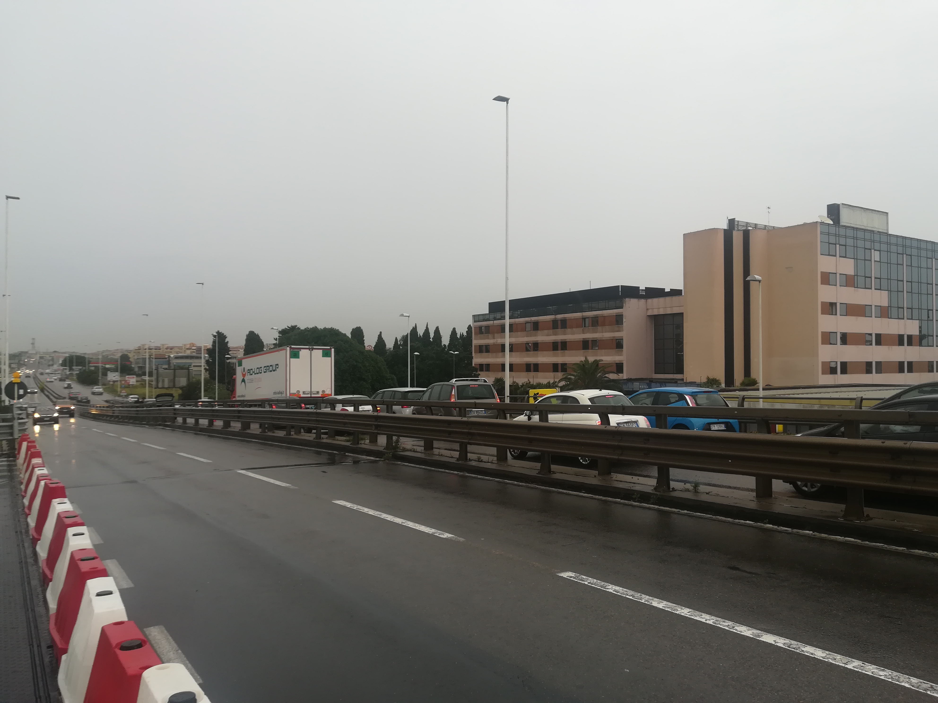 Cagliari, mattinata d’inferno sull’Asse Mediano: code e incidenti sotto la pioggia