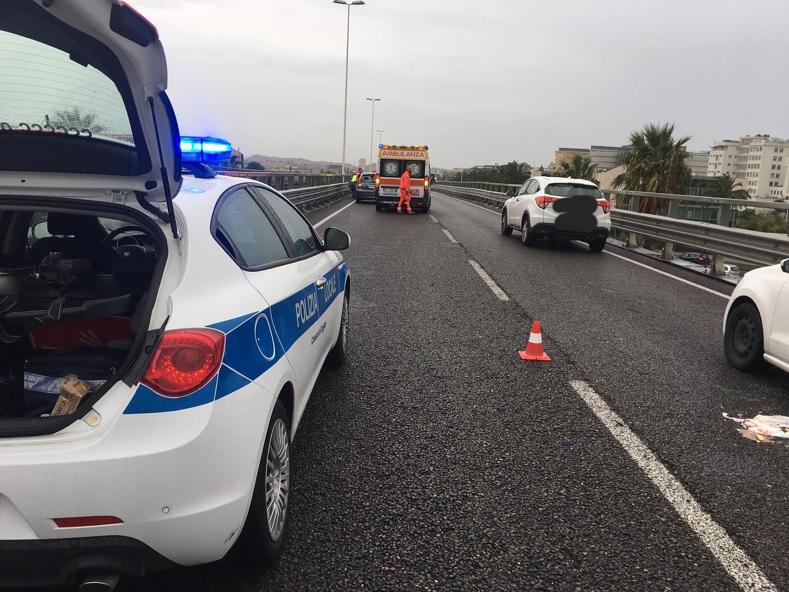 Tamponamento sull’Asse mediano, ferita una donna: traffico in tilt per ore