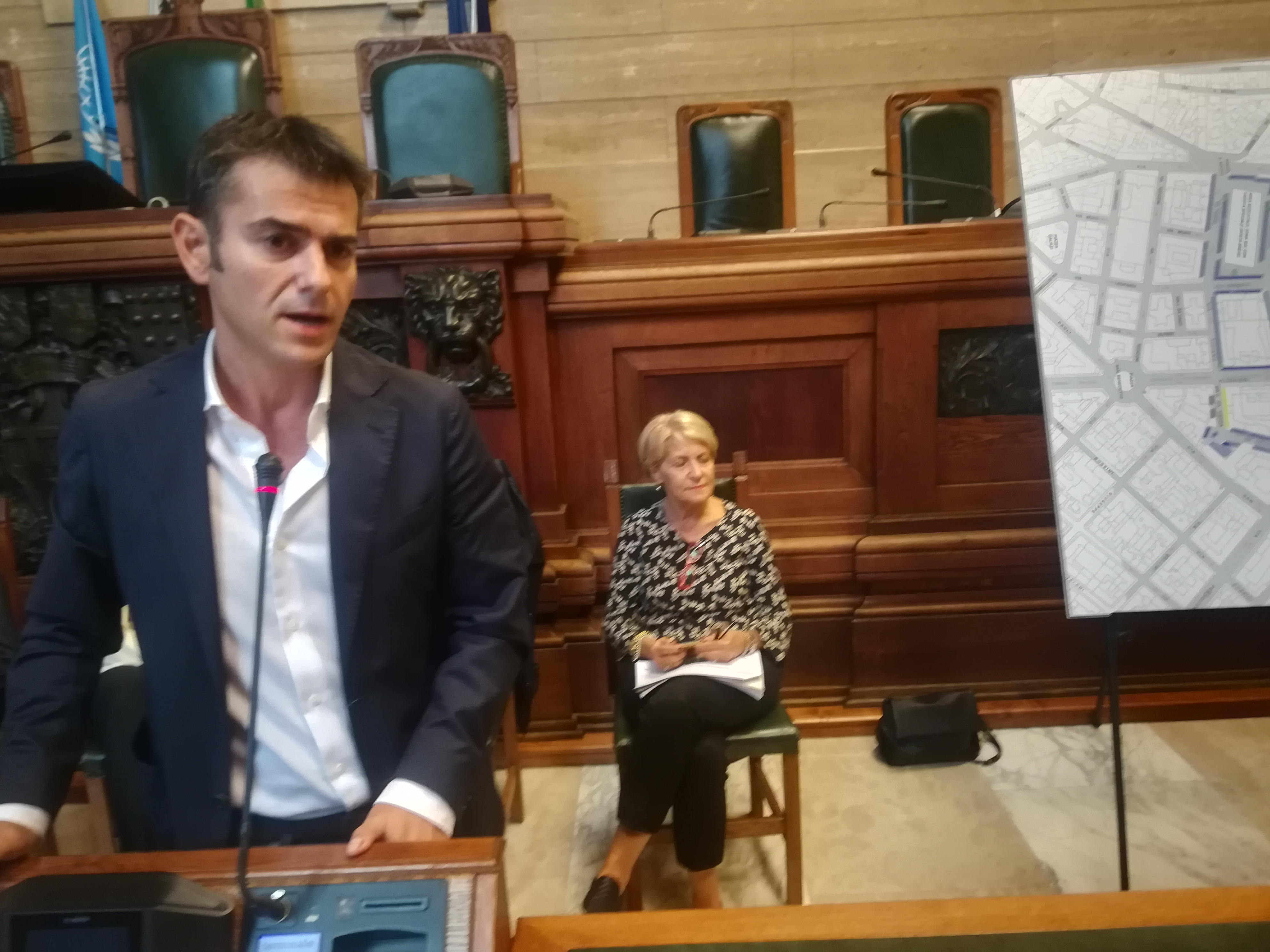 Cagliari, Zedda striglia i commercianti: “Se dite che non c’è parcheggio vi danneggiate da soli”