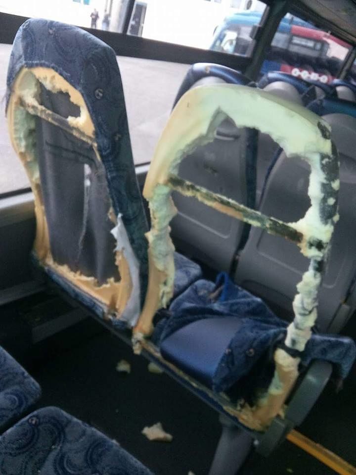 Bus dell’Arst, vandali in azione: “E vorreste mezzi nuovi? Vergognatevi”