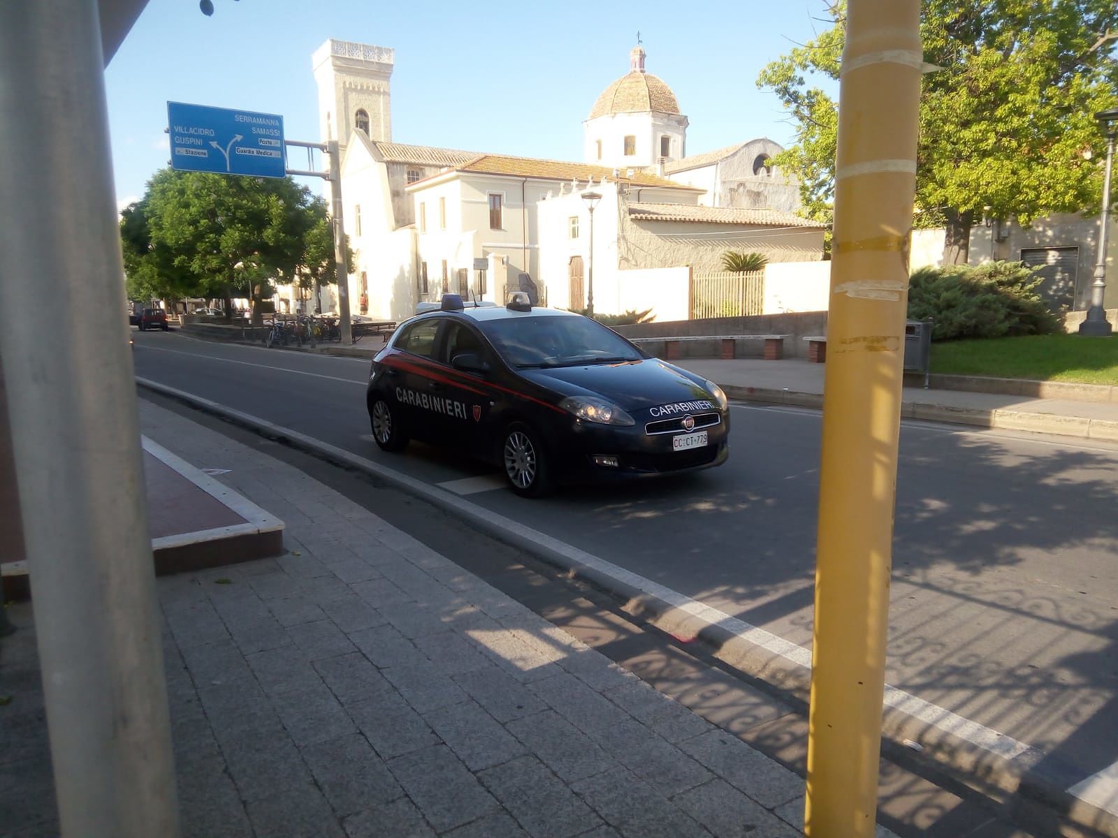 Villasor, aggrediscono un dipendente di un’azienda agricola e poi scappano con un trattore