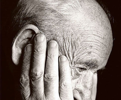 L’Alzheimer e il senso di ciò che resta: la filosofia della memoria nell’esordio letterario di Rosario Musmeci