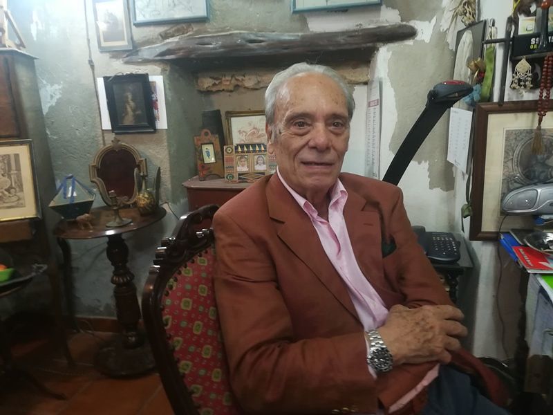 Cagliari, Castello continua a “sgretolarsi”: chiude dopo 30 anni uno storico negozio di antiquariato