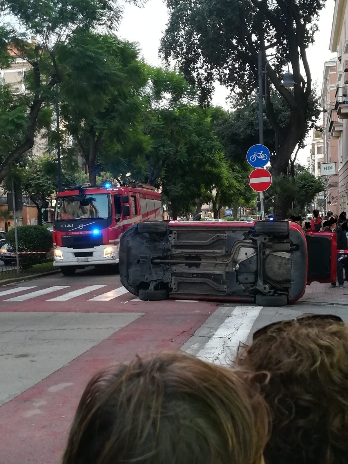Cagliari, incidente con feriti in via Tiziano: donna finisce all’ospedale in codice rosso
