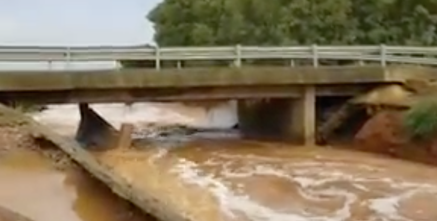 L’allarme da Uta: “Attenzione, il ponte dell’affluente del Cixerri sta per crollare”, l’sos di Nicolas Grussu nel VIDEO