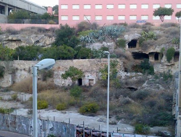 Cagliari, a Sant’Avendrace la nuova piazza con vista su Tuvixeddu e tombe romane