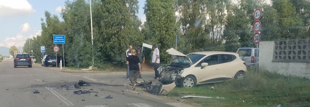 Flumini, scontro frontale in via dell’Autonomia Regionale nel solito incrocio killer: salvi per miracolo
