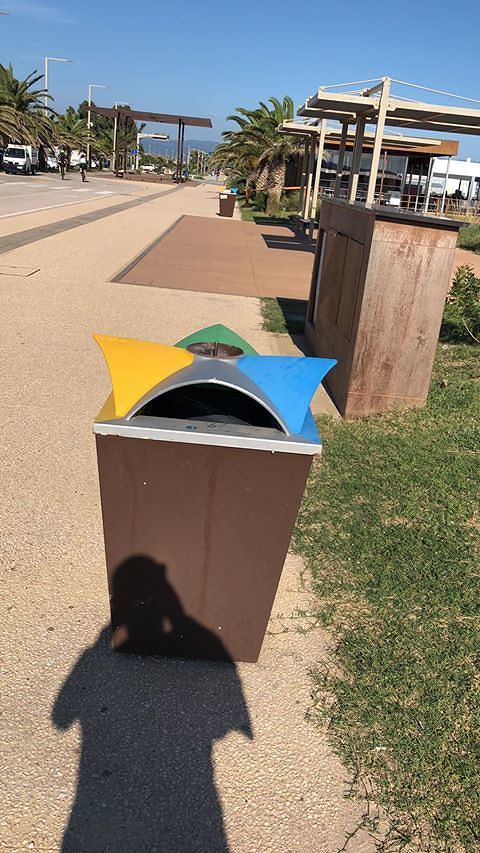 “La raccolta differenziata del Poetto è una clamorosa finta! Guardate cosa succede….” (VIDEO)