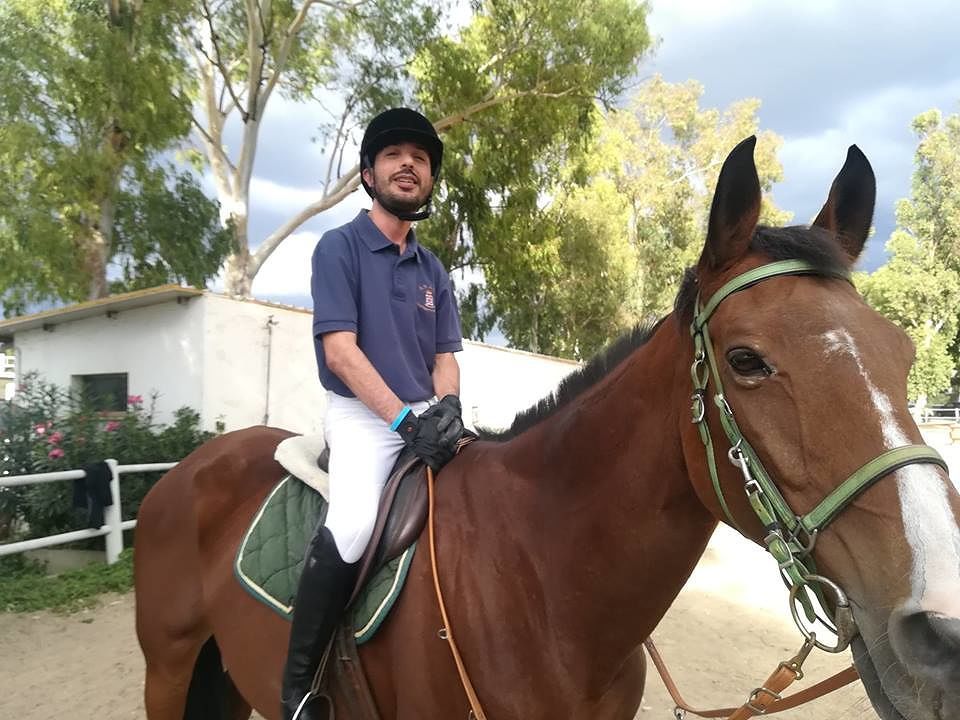 Alberto di Cagliari, cavalcata vincente contro la sclerosi multipla: “La mia rinascita con l’ippoterapia”