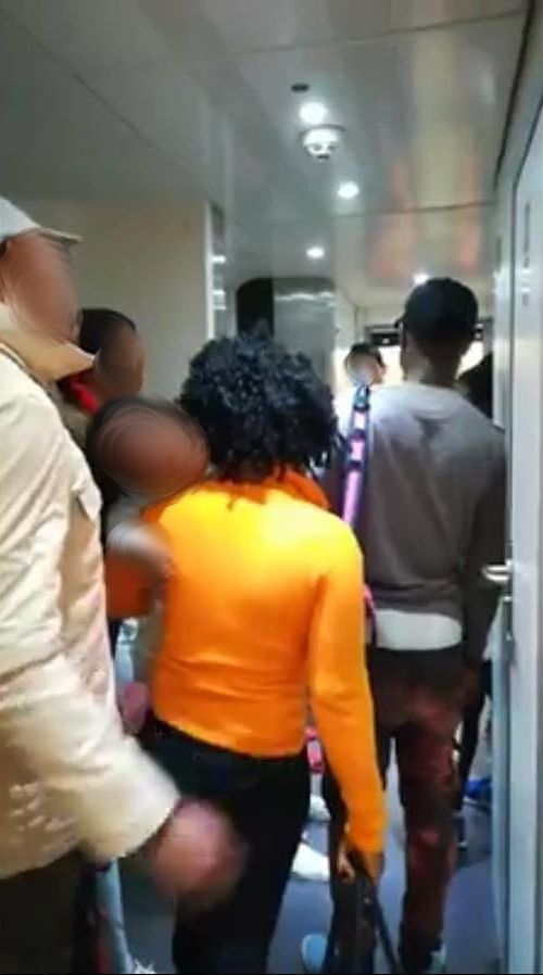 Cagliari, capotreno fa scendere migranti senza biglietto: “Ci sarà un’indagine”