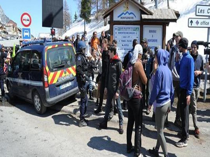 Migranti, la rabbia di Salvini: polizia francese avvistata mentre scarica profughi in Italia