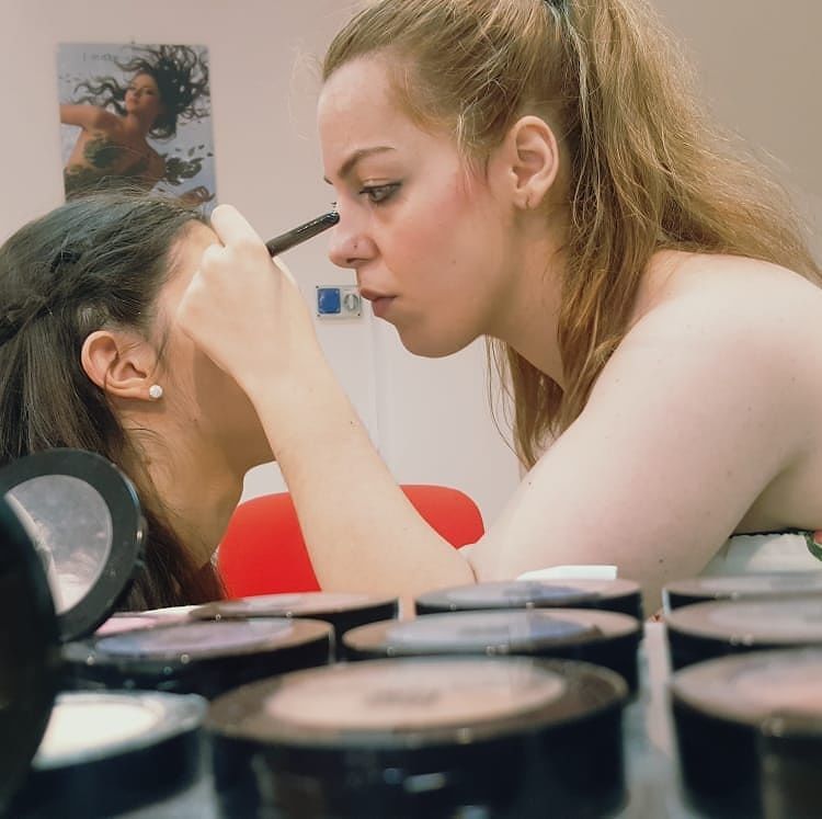 Truccatrice in sedia rotelle, il sogno di Raffaella di Settimo diventa realtà