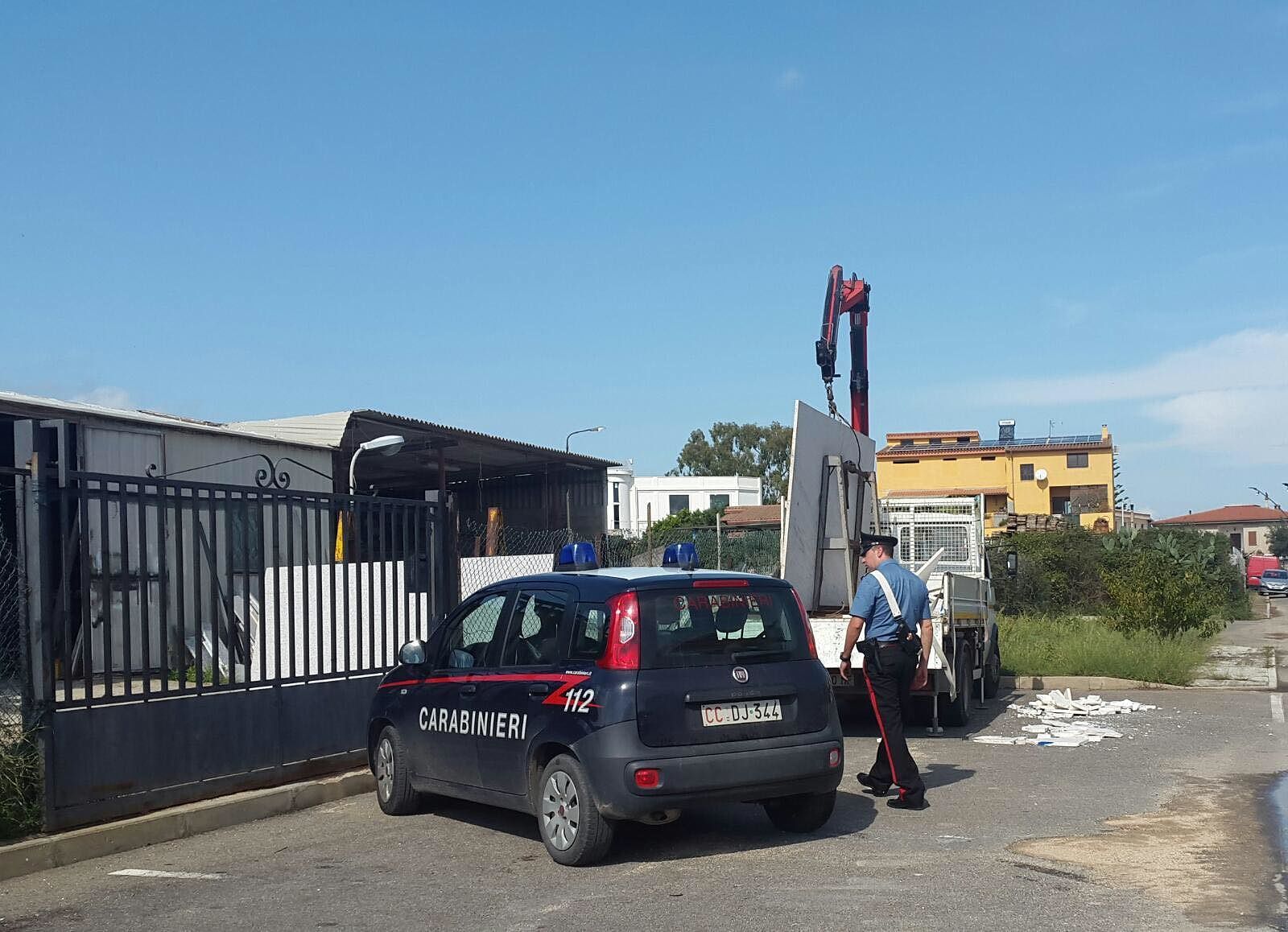 Incidente sul lavoro a Capoterra, operaio colpito da una lastra di marmo