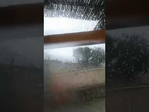 Decimomannu, pioggia fortissima e bufera di vento: strade totalmente allagate