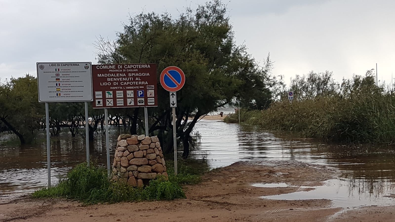 Maxi allagamenti sulla Ss 195 tra Capoterra e Frutti d’Oro, grandi disagi per gli automobilisti