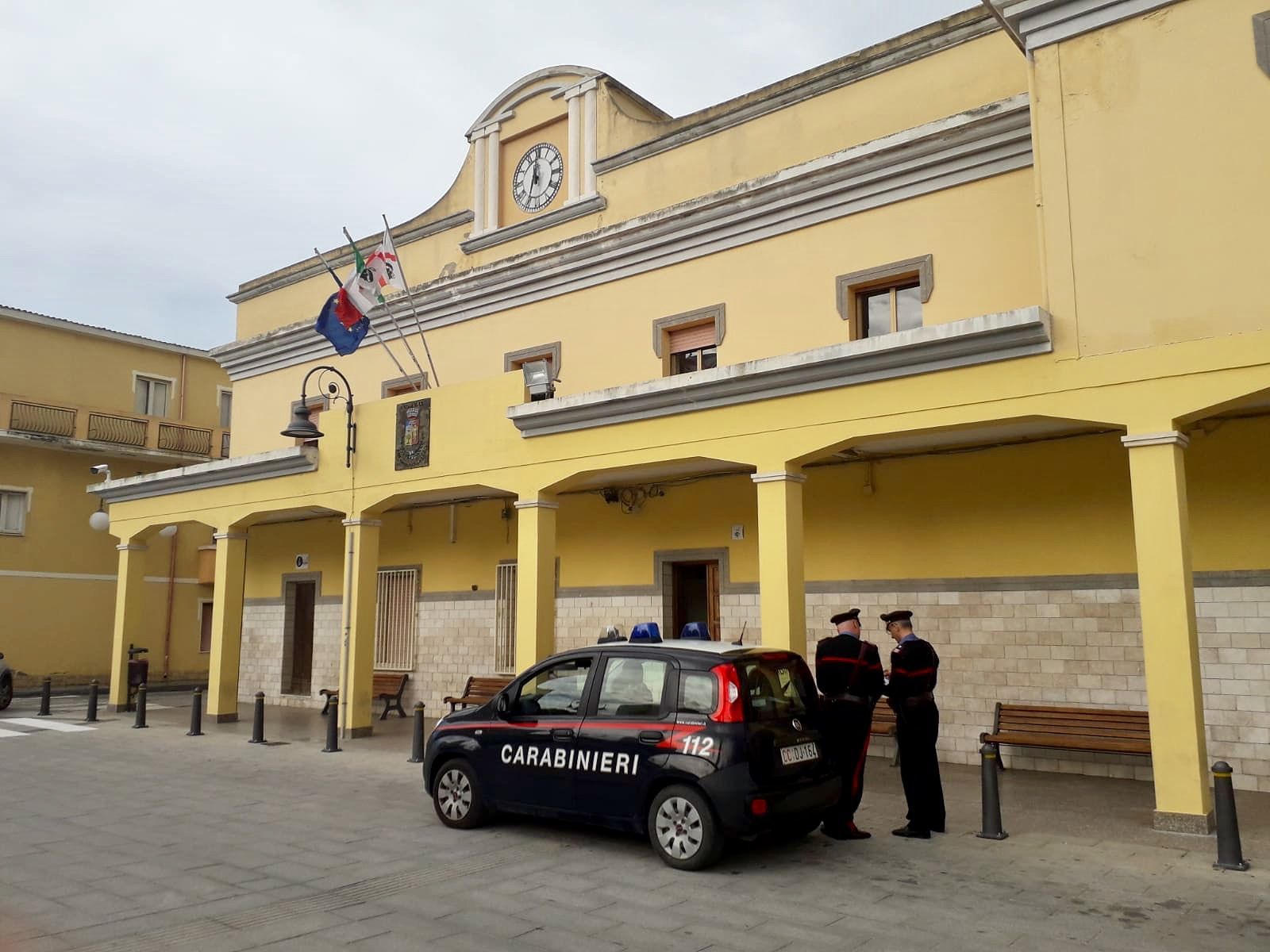 Sardegna, aggredisce il marito a morsi: anziana denunciata dai carabinieri