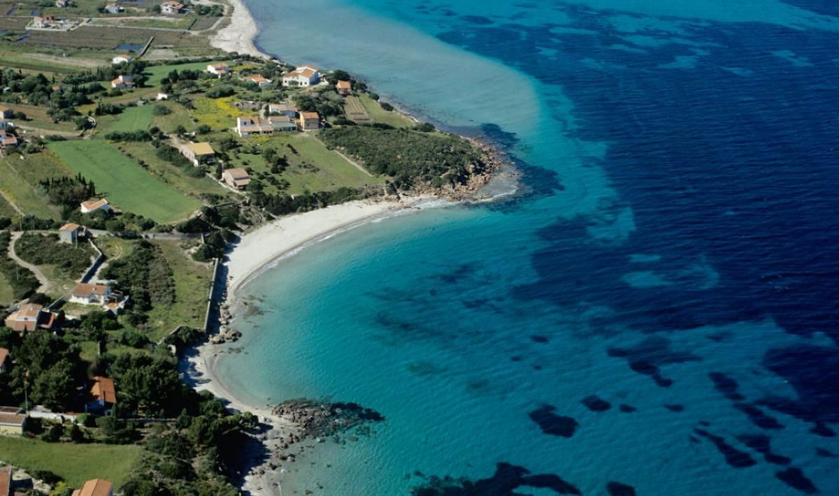 Carloforte, avviati gli accertamenti sul tubo nel mare di Girin e sui rifiuti abbandonati ai Guidi