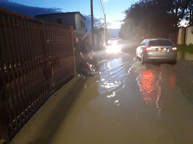 Flumini, ragazzina disabile bloccata dagli allagamenti: “Con la carrozzella così non può uscire, siamo intrappolati”