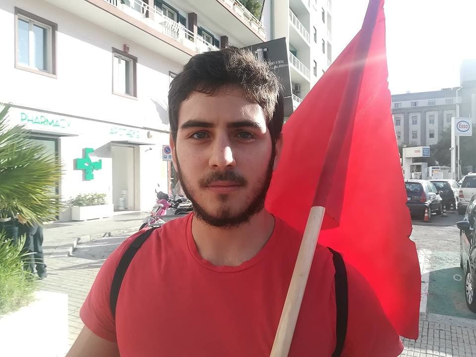 Domenico, 21enne comunista di Cagliari: “Salvini vuole i blitz della polizia nelle scuole, è repressione”
