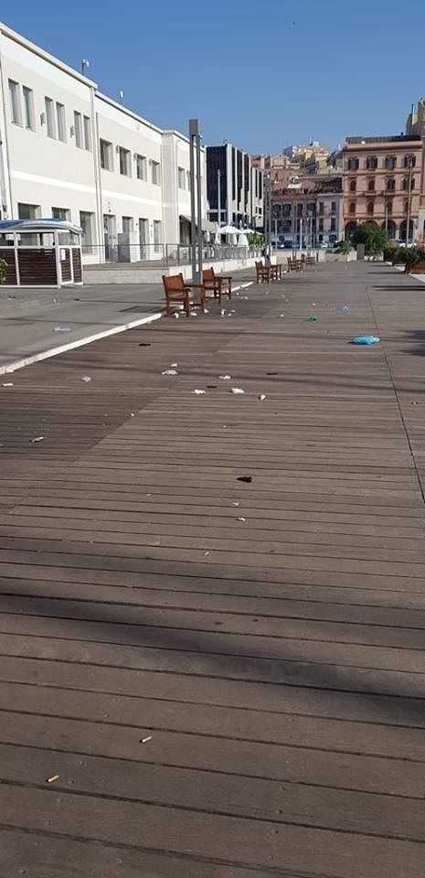 Porto di Cagliari ancora invaso dai rifiuti: “Altro che migranti, i caddozzi sono i giovani cagliaritani”
