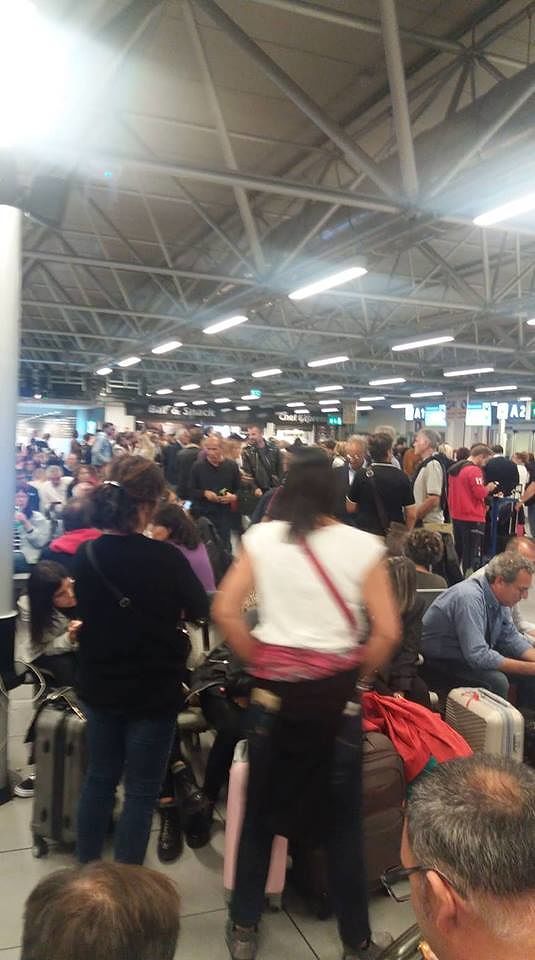 Tempesta di grandine su Roma, centinaia di sardi bloccati nella notte a Fiumicino e Ciampino