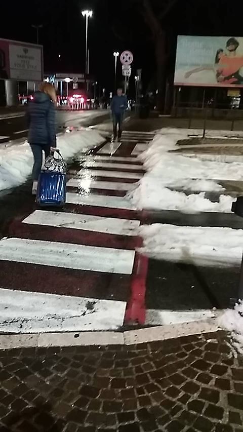 L’odissea di Daniela Medda, cagliaritana disabile e trapiantata: “Noi, a Ciampino trattati da imbecilli per sette ore di fila” (VIDEO)