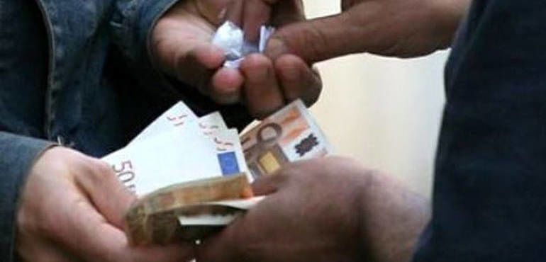 Boom spaccio di droga a Cagliari, Fdi: “Colpa anche dell’arrivo degli immigrati clandestini”