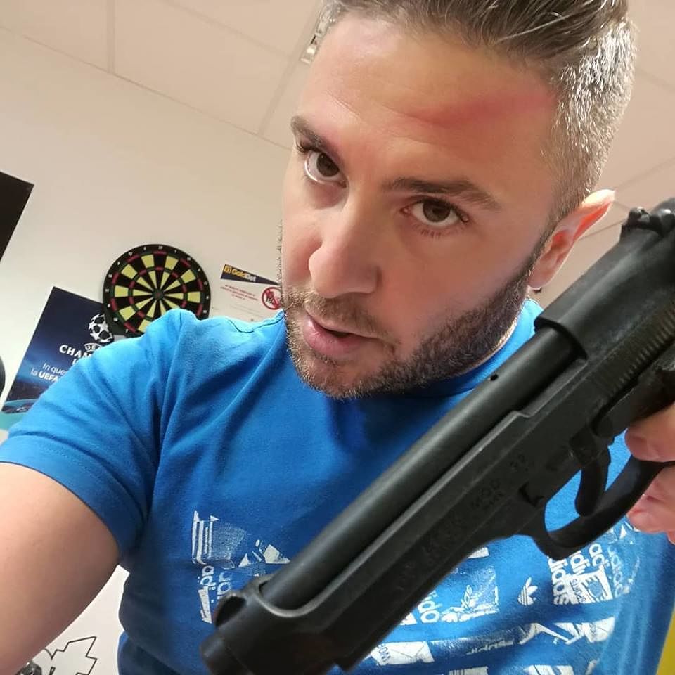 Valentino, faccia  a faccia col bandito a Carbonia: “Mi ha puntato la pistola addosso, gliel’ho tolta ed è scappato”