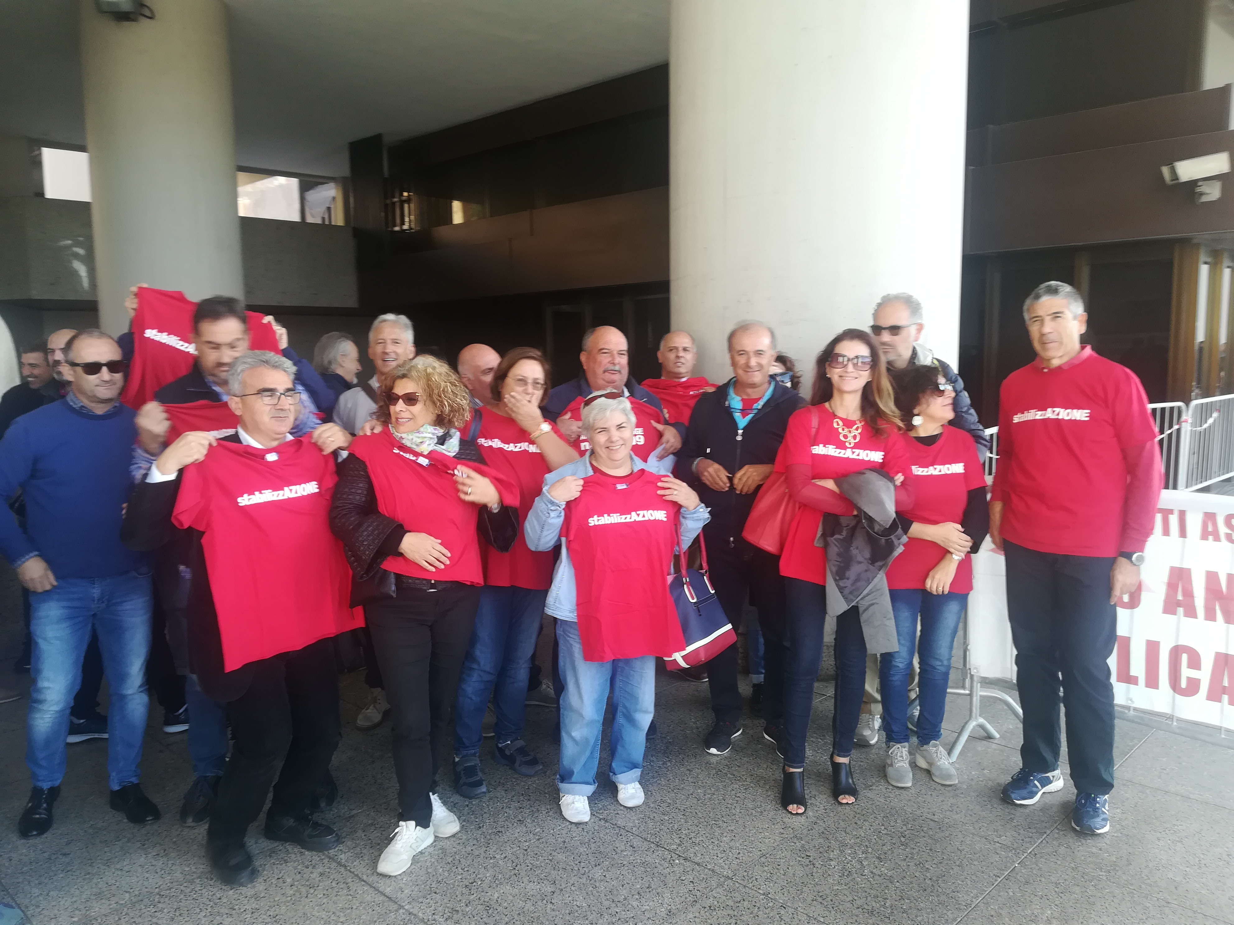 Sei mesi senza stipendio, veterinari e agronomi sardi disperati: “Pigliaru, i nostri figli hanno fame”